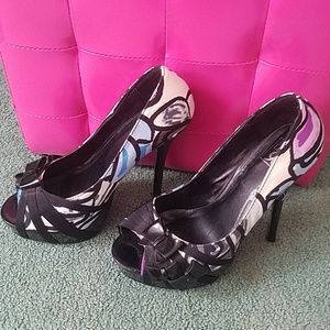 NWT Multi color open toe heels w/bows